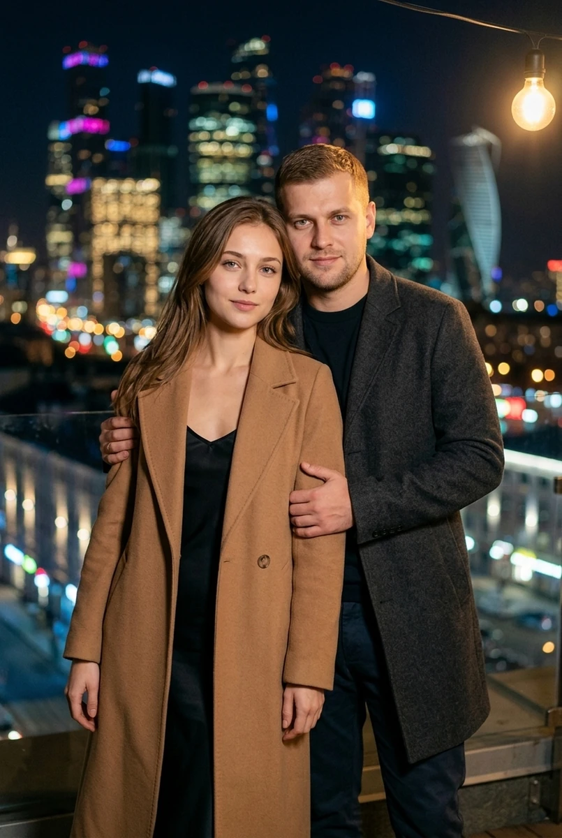 Пара на крыше ночного города: обнявшись у парапета — кадр ИИ-фотосессии
